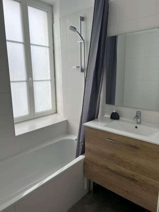 Belle Demeure Medocaine Charme Et Convivialite Apartment Saint-Julien-Beychevelle Exterior photo